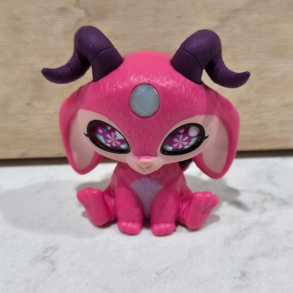 Magic Mixies Mixlings Crystal Woods Grund Pink Enchanter Figure Collectible